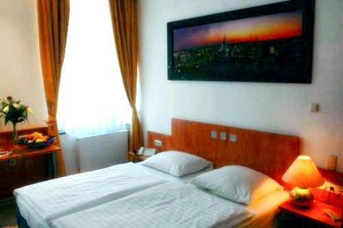 Storch Hotel 2*